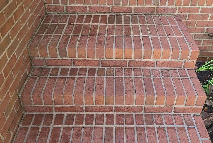Patio, Pool Deck & Sidewalk Cleaning in the Chattanooga, TN area